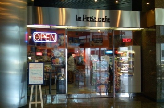 Le Petit Cafe